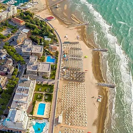 Hotel Completely Renewed Near The